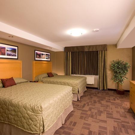 Woodlands Inn & Suites Fort Nelson Bagian luar foto