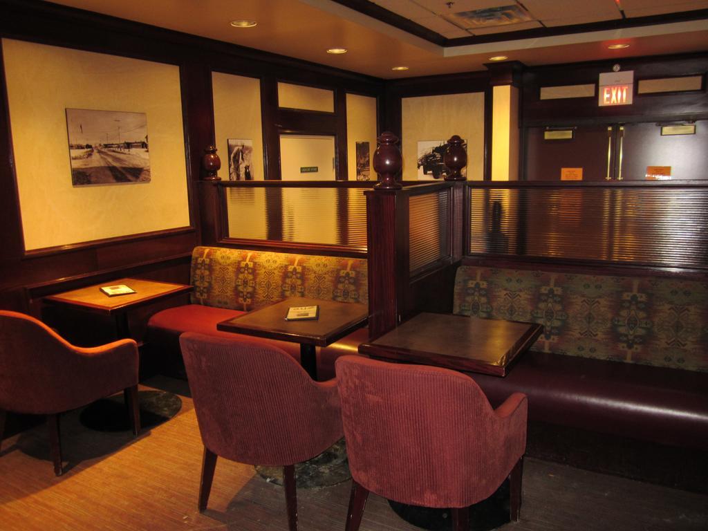 Woodlands Inn & Suites Fort Nelson Bagian luar foto