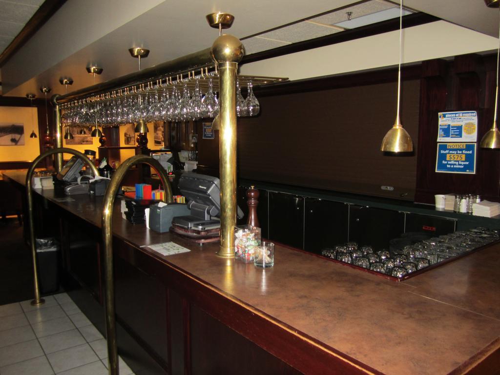 Woodlands Inn & Suites Fort Nelson Bagian luar foto