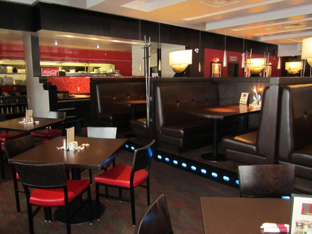 Woodlands Inn & Suites Fort Nelson Bagian luar foto
