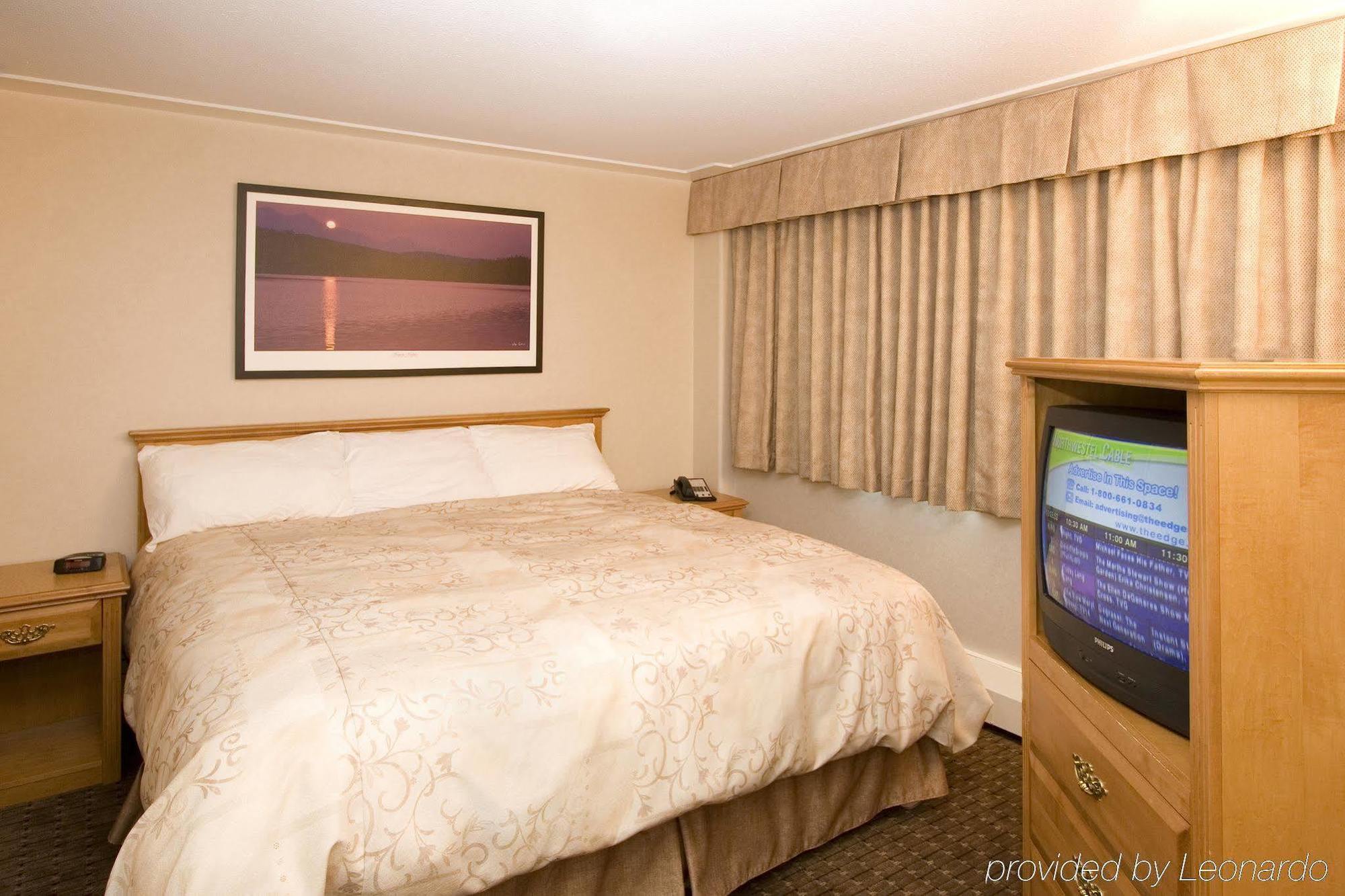 Woodlands Inn & Suites Fort Nelson Ruang foto