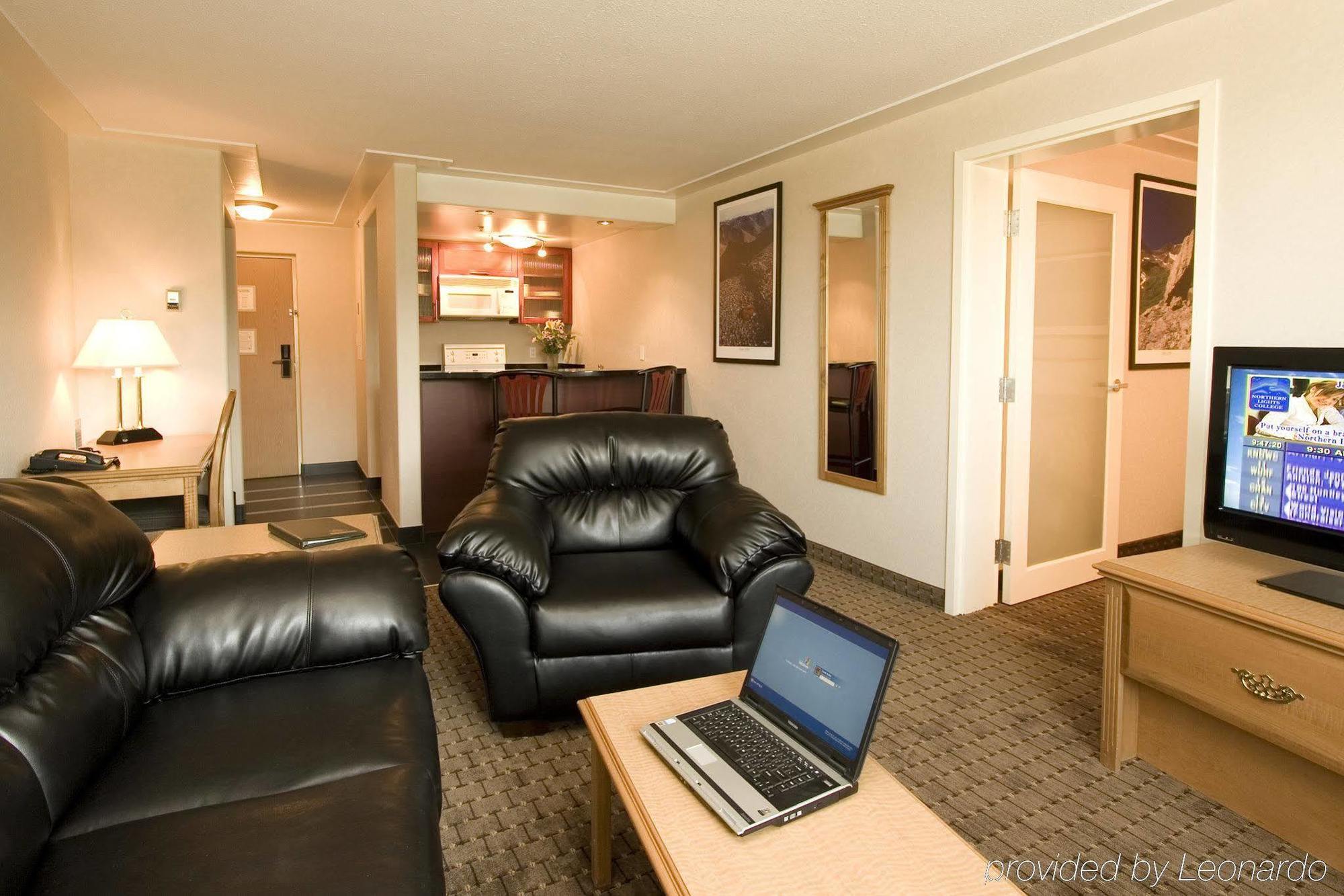 Woodlands Inn & Suites Fort Nelson Ruang foto
